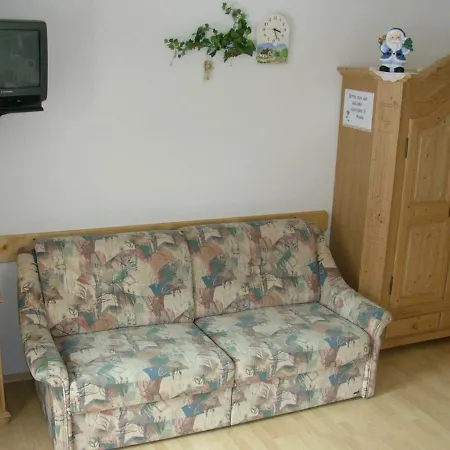 아파트 Monika Schwaiger, 라우리스