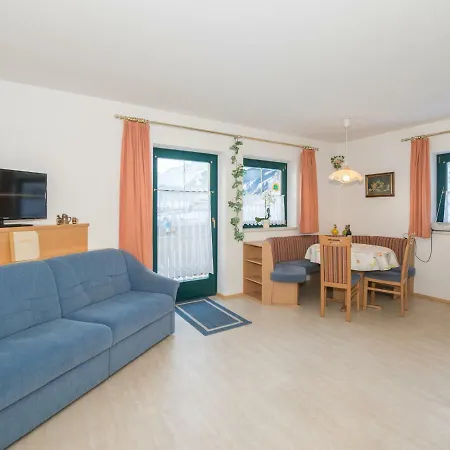 아파트 Monika Schwaiger, *