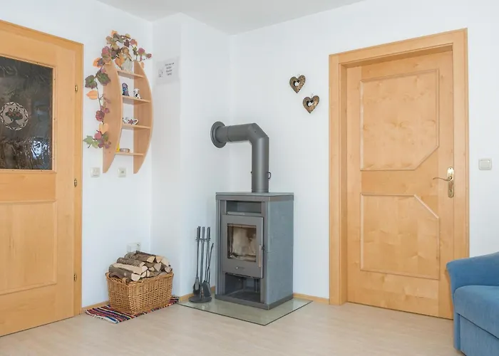 Monika Schwaiger, Apartman