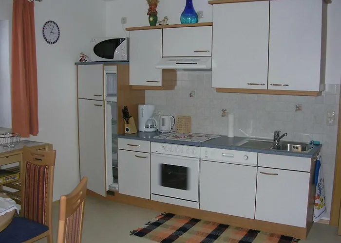 Monika Schwaiger, Apartman *