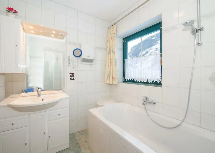 Monika Schwaiger, Apartman *