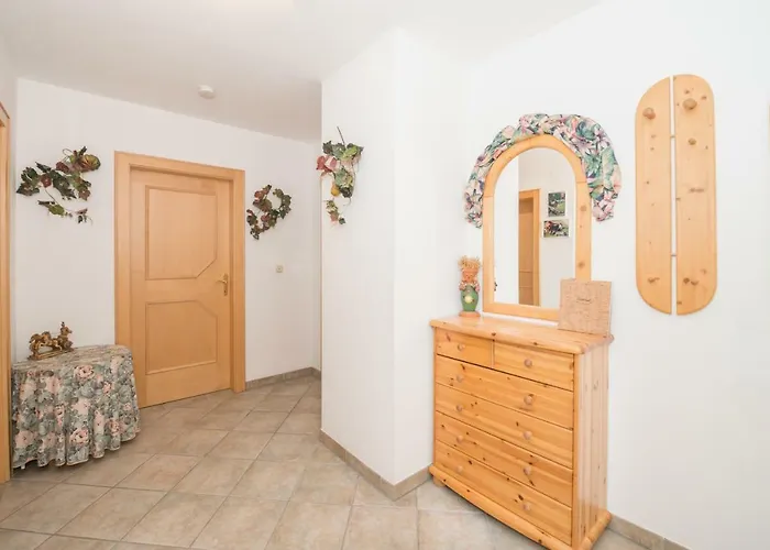 Monika Schwaiger, 劳里斯